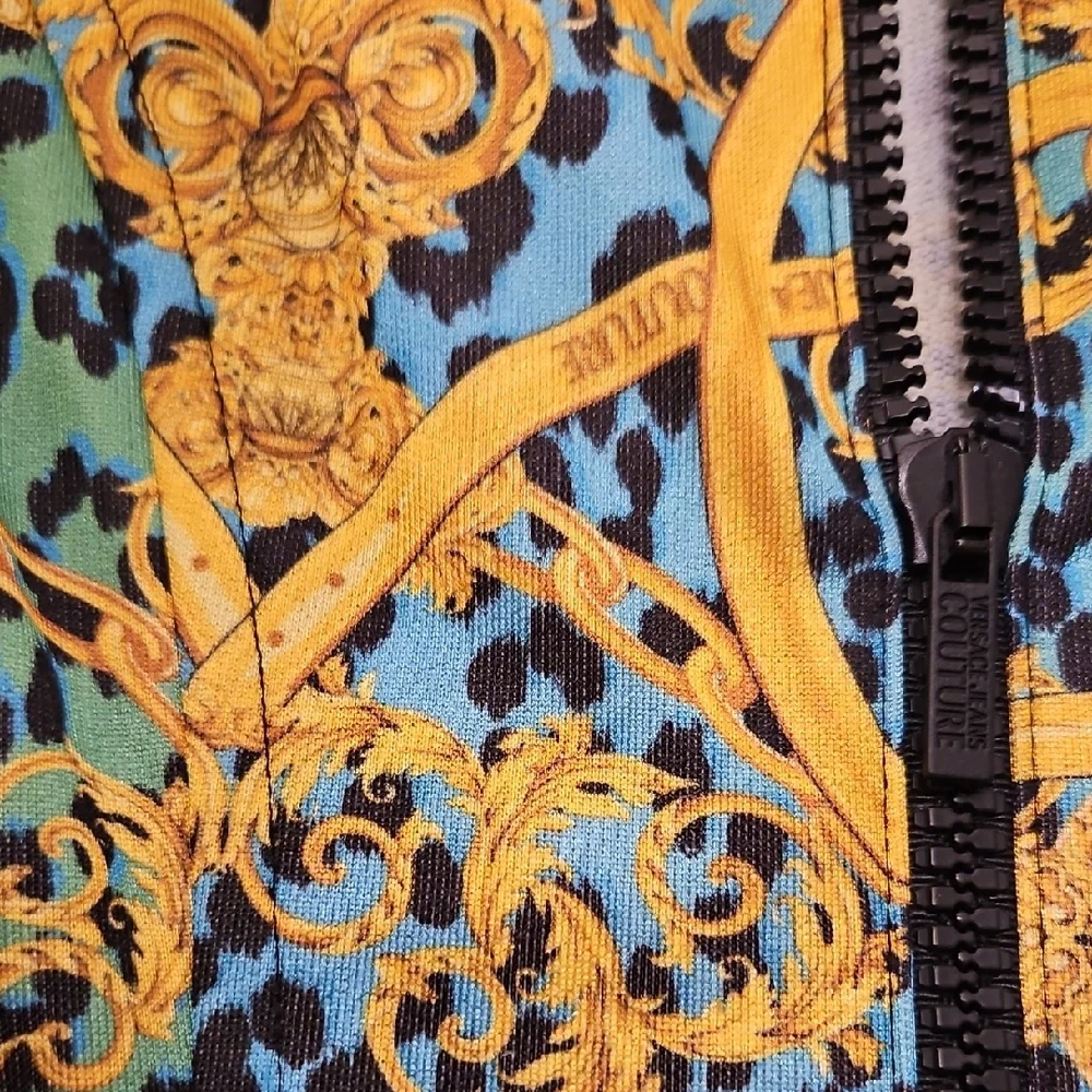 Elegant Long Sleeve Dress with Blue and Yellow Patterns - Picture 2 of 6